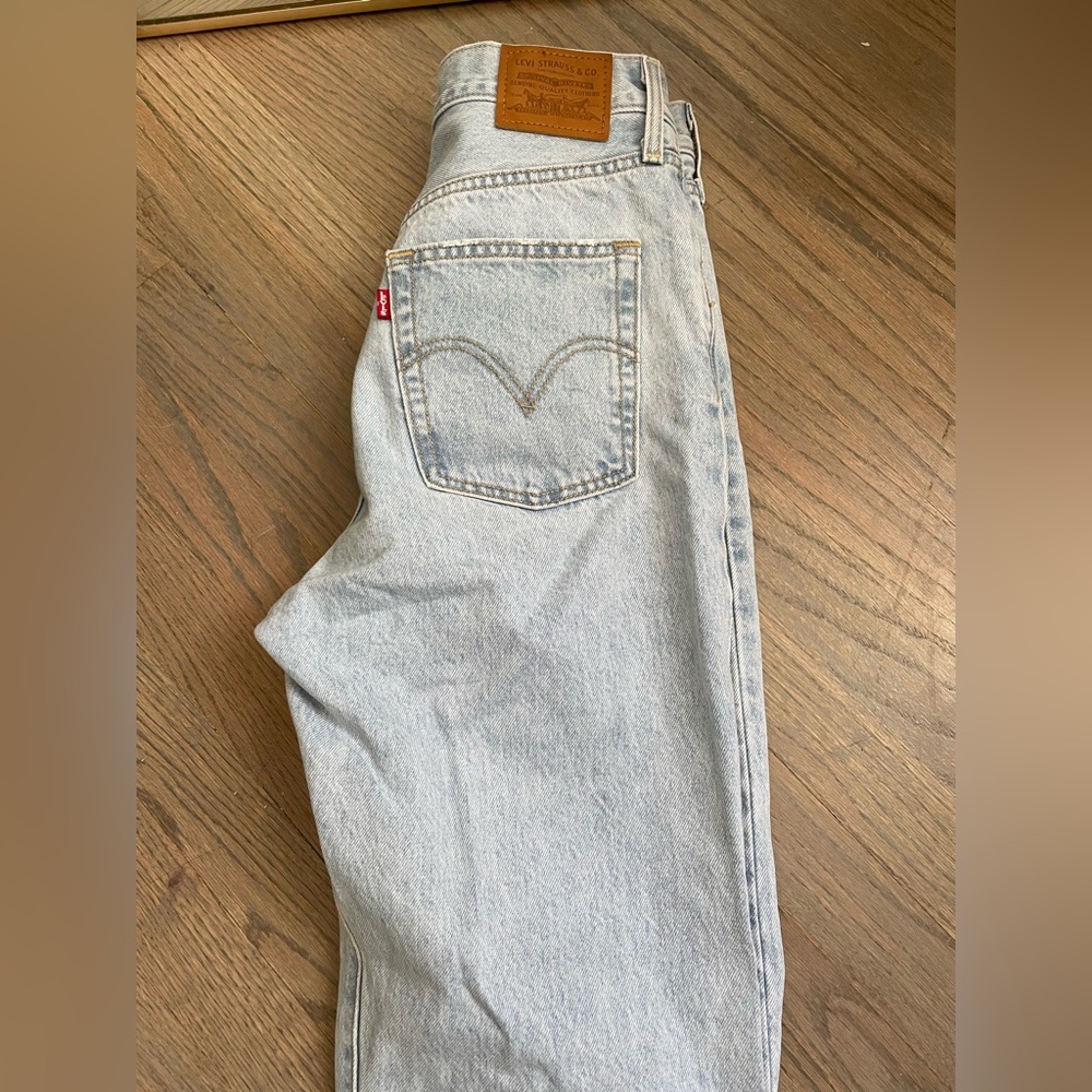 Levi’s Premium Ribcage Straight Ankle Jeans